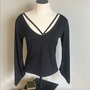 Vintage Y2K, 2000s klueless top black with flare sleeves made in the USA 🇺🇸